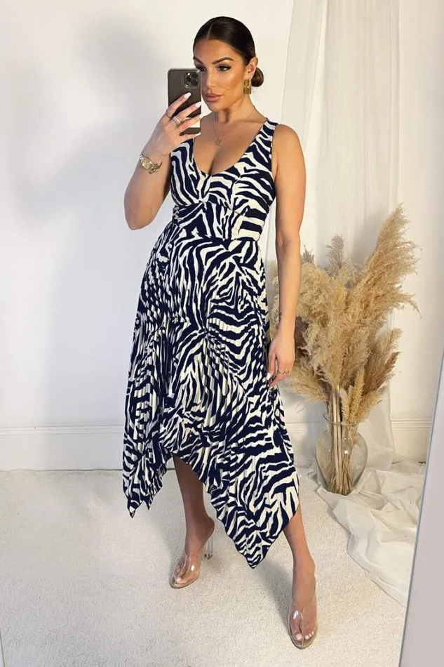 AX Paris Navy And Cream Printed V Neck Zig Zag Hem Pleated Midi Dress Dresses