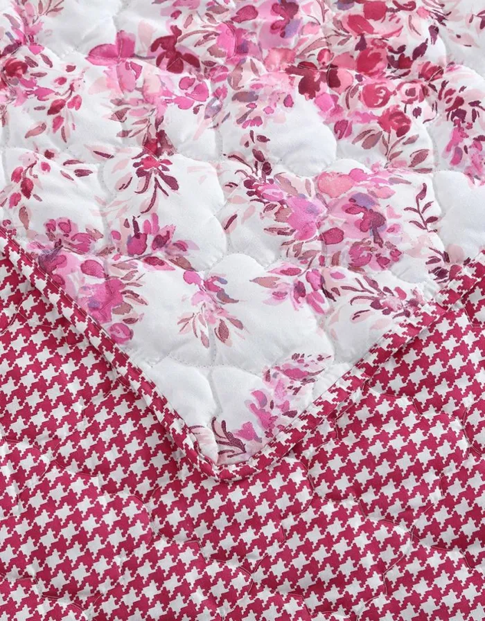 Betsey Johnson Women BETSEYS FLORAL VINEYARD TWIN QUILT SHAM SET PINK Betsey Johnson Women BETSEYS FLORAL VINEYARD TWIN QUILT SHAM SET PINK