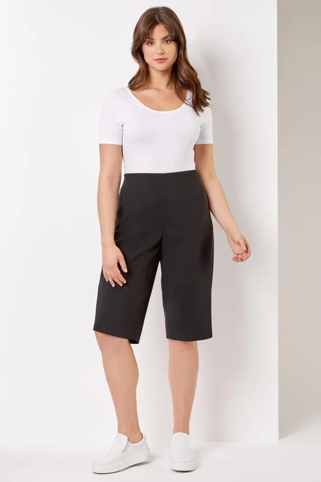 Black Curve Knee Length Elastic Waist Shorts Women Roman Trousers