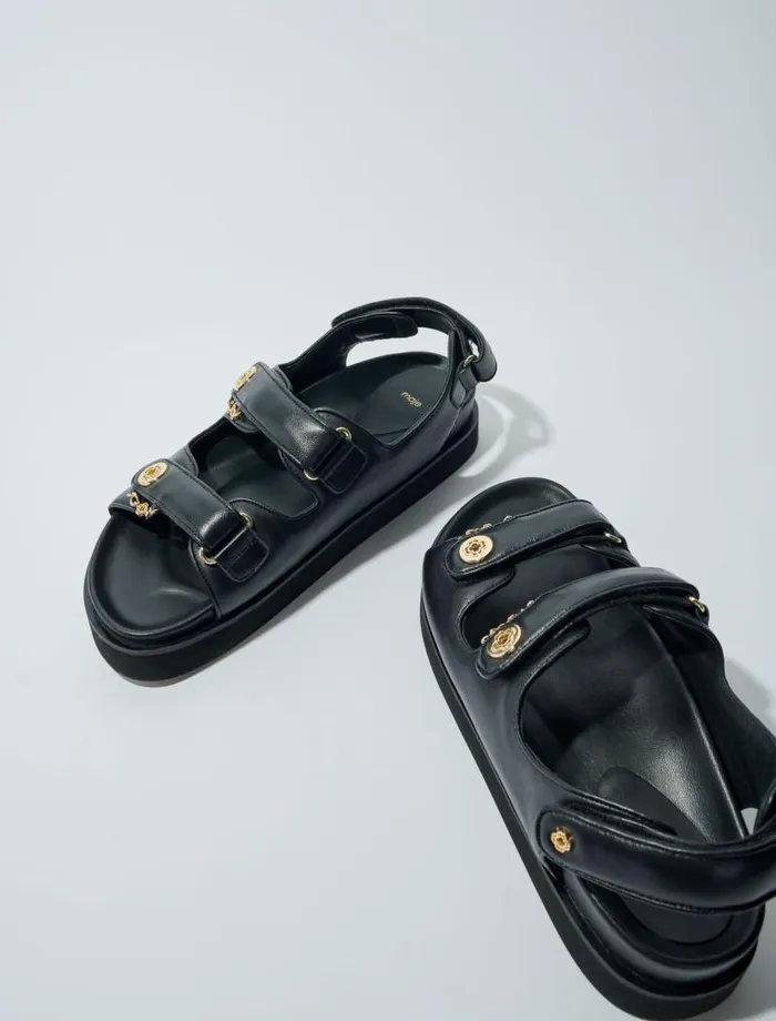 Maje Pumps and Sandals Womens Flat Leather Sandals Black