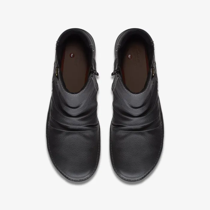 Un Loop Top Black Leather Women Clarks Boots and Booties