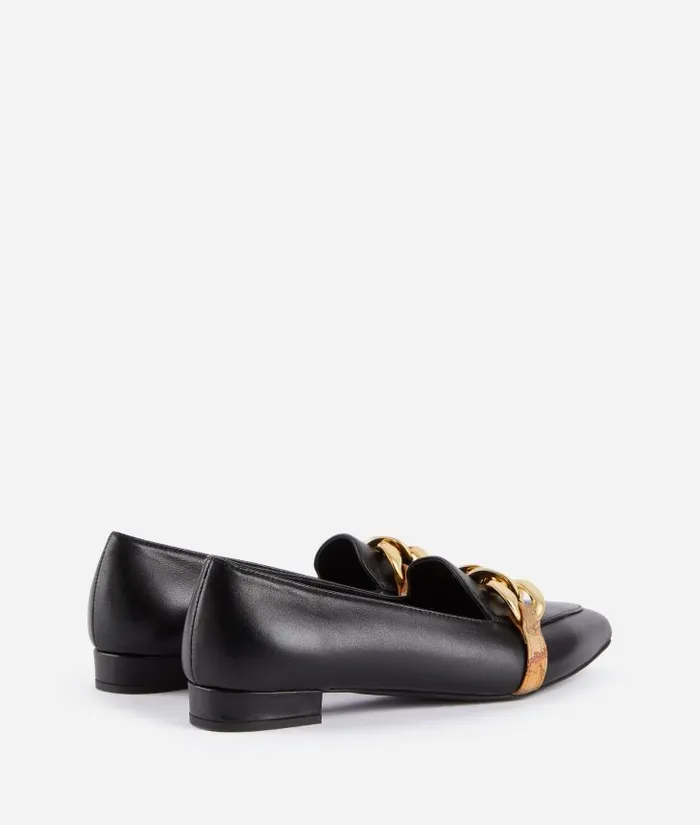 Woman Flat Shoes Alviero Martini Polished Leather Pointed Toe Loafers With Maxi Chain Detail Black