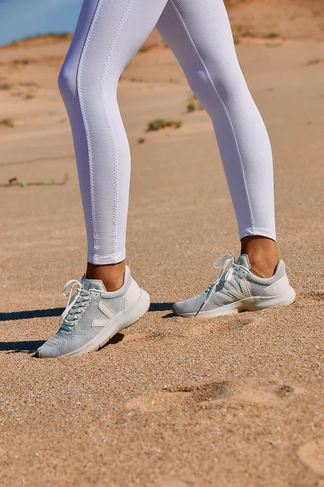 Women Sneakers Free People Veja Marlin Sneakers Chalk Pierre Natural