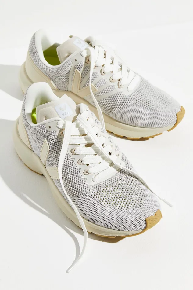 Women Sneakers Free People Veja Marlin Sneakers Chalk Pierre Natural