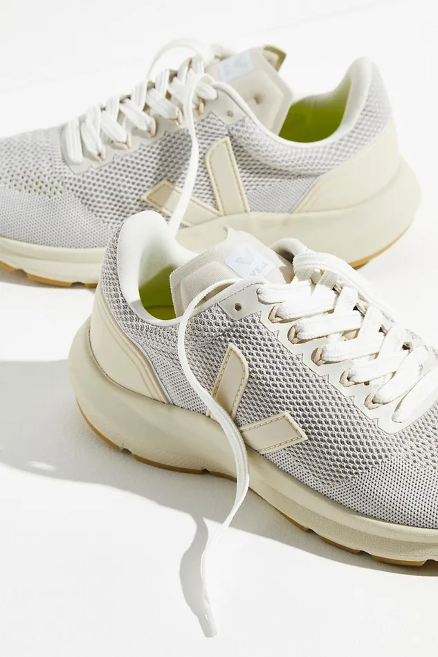 Women Sneakers Free People Veja Marlin Sneakers Chalk Pierre Natural