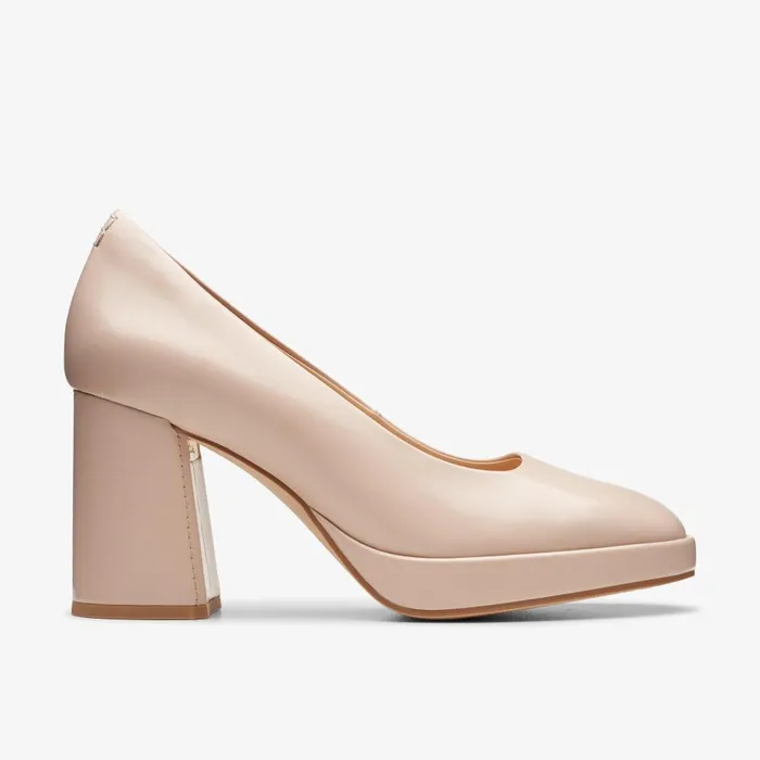 Zoya 85 Court Sand Patent Women Clarks Heels and Pumps