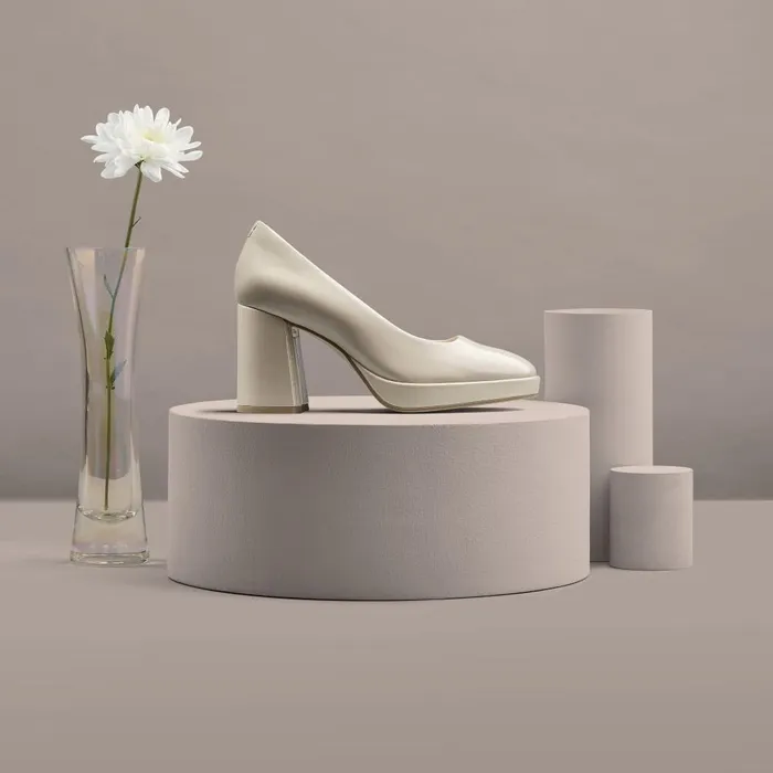 Zoya 85 Court Sand Patent Women Clarks Heels and Pumps