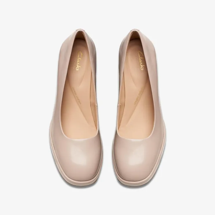 Zoya 85 Court Sand Patent Women Clarks Heels and Pumps